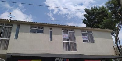 ALQUILAMOS apartaestudio en el barrio el Lido en un segundo piso, el cual consta de una habitación con closet, cocina semi-integral con barra tipo americana, zona de oficios, sala comedor, iluminado, dentro del valor del canon, incluye servicios de agua y energía Fácil documentos