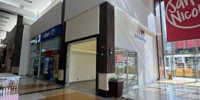 se renta local comercial en Rionegro, dentro de centro comercial san Nicolás, excelente ubicación frente al éxito, cuenta con un área de 34m mas un mezanine de 20m