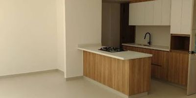 BEMSA  propiedad raíz renta  hermosa casa ubicada en Rionegro, sector gualanday. Cuenta con un área de 168 metros,2 niveles, 2 parqueaderos, 3 habitaciones, 4 baños, acabados modernos, luz natural en todos los espacios, unidad cerrada y su ubicación te permite estar a 5 minutos de Llano Grande, 5 minutos del parque principal de San antonio de Pereira y 10 minutos del Aeropuerto.