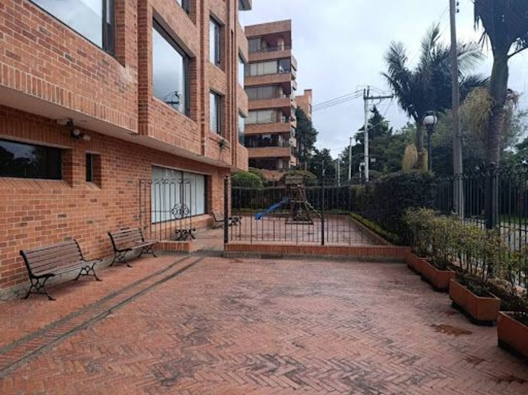 Casa de 3 alcobas en venta en La Carolina, Bogotá, 211 m² · foto 2 de 20