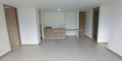 Hermoso apartamento en el sector de Sabaneta de 60 m2, con buenos acabados , cuenta con 2 habitaciones, 2 baños, 1 closet  1 Vestier, cocina abierta tipo americana con buena iluminación, sala comedor, piso en cerámica. Este hermoso apartamento es ideal para descansar o compartir en familia, cuenta con parqueadero privado, en unidad cerrada con portera vigilancia, zonas comunes en progreso  adicional vas a poder contar con cómodas vías de acceso, senderos peatonales, cerca podrás encontrar restaurantes, supermercados, bancos, iglesias, gimnasios, centros comerciales entre otras más. agenda tu visita ahora y conoce tu nuevo hogar!!!