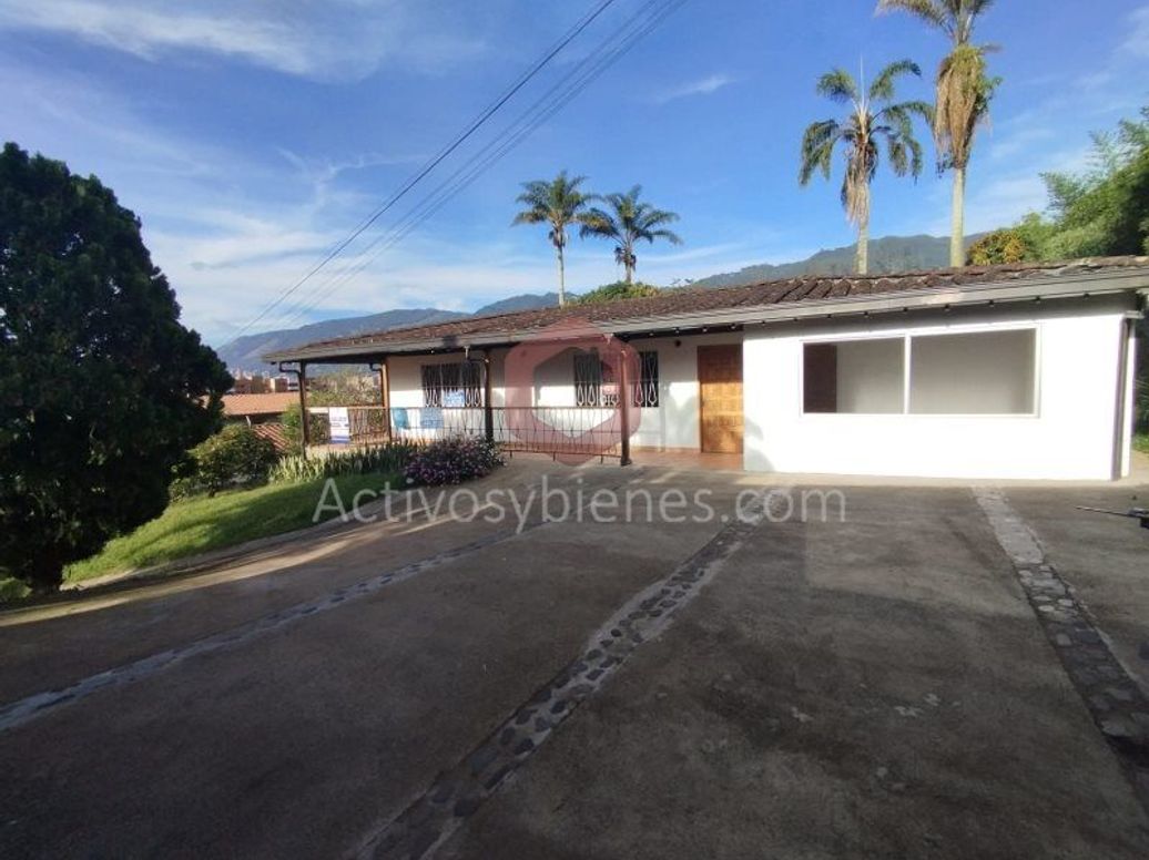 Arriendo casa finca en Envigado, Las Antillas sector comercial 350m2 3hab alcobas en Las Antillas