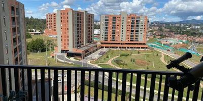 BEMSA propiedad raíz vende apartamento de 68m2, sector barro blanco Rionegro, espectacular vista. Unidad cerrada, 3 habitaciones, Cocina abierta, salón comedor, Balcón. Habitación principal con Baño y Closet, alcoba auxiliar con closet. Baño social con ducha y zona de ropas. Acabados full. Salón social, Gimnasio totalmente dotado, zona Loundry room, Turco y juegos infantiles. Cerca al aeropuerto, restaurantes, supermercados y transporte publico. Mayores informes al cel 3332380932 Sebastian Duque