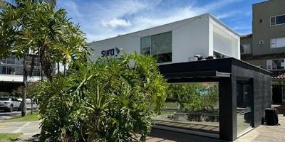 se arrienda local comercial en rionegro, muy cerca al centro y al terminal de buses, en centro comercial, local de 2 niveles mas terraza, zona de parqueaderos, sobre via principal, buen flujo de publico.