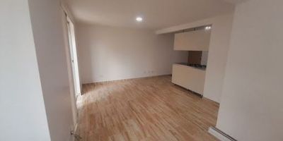 Venta de apartamento en ciudadela Paraíso, cuenta con 2 habitaciones y 2 baños, sala-comedor, zona de ropas, balcón, y parqueadero cubierto.  Zonas sociales Juegos infantiles. Salón social. Piscina adultos, Piscina niños, Solárium, Zona de mascotas, 2 Ascensores, , Casa de muñecas, Zona de estar bbq, Arenero, Sendero ecológico, Parqueaderos comunes, y Vigilancia 24 h.  Acceso a transporte publico, zona comercial y colegios.