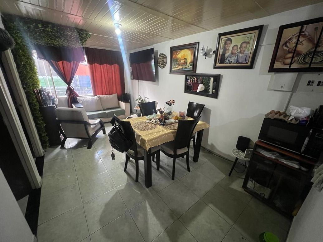 Casa de 6 alcobas en venta en La Cabaña, Bogotá, 288 m² · foto 15 de 20