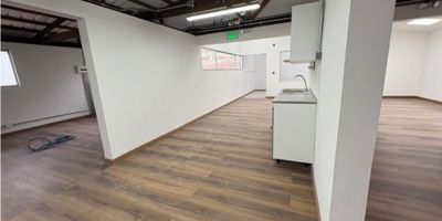 Alquilo oficina en el barrio Belén de Manizales, cerca a dos avenidas principales de la ciudad, lo que permite un fácil acceso al transporte público, universidades, colegios, bancos y otros comercios de la zona. 

Tiene 149 m² distribuidos en salones de diferentes tamaños, 2 baños y una cocineta, ubicado en un tercer piso con buena visibilidad desde la calle y vitrina hacia la misma. 

Contáctanos para conocerla 3206422861.
