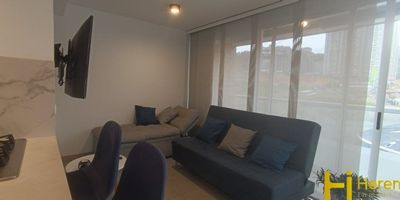 Hermosa apartamento para estrenar, cuenta con 2 habitaciones, la principal compañía y vestier, sala comedor, baño social, clóset de lino, cocina integral, zona de ropas, balcón y parqueadero privado.La unidad cuenta con portería 24/7, piscina de adultos y niños, salón social y parqueadero de visitantes.Tiene cercanía al mall Santana donde podrás encontrar supermercados D1, Dollarcity, cajero bancolombia, , tostao entre otros servicios.NO INCLUYE MOBILIARIO O MUEBLES.