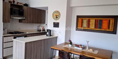 Se vende Apartamento en Envigado, Loma de las brujas 

Área 106 mts2
Nivel 8

Vista Panorámica 

Amplios Espacios Distribuidos en 3 Alcobas, Estudio , 3 baños, sala comedor,  cocina integral, zona de ropas,  balcón, 2 Parqueaderos, cuarto util 

Excelente Ubicación 

Unidad cerrada, vigilancia 24 horas,  piscina, Sauna, Turco, Gimnasio, salón social,Cancha Múltiple, zonas verde
Estrato 6
Admon $ 512 Mensual 
Precio $ 870 Millones Negociables