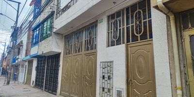 Apartamento ubicado en la zona de bosa san pedro , en unidad residencial completa con 1 torres de 4  pisos
cada una con 5 apartamentos por piso. El apartamento se encuentra en el piso 2. En el podras
disfrutar espacios comodos, amplios y luminosos. Cuenta con una excelente ubicacion de facil acceso
a transporte publico, colegio Colsubsidio chicala, universidad la cun, centro comercial milenio , parroquia la virgen milagrosa, clinica Colsubsidio,
supermercado Colsubsidio, gimnasio ski gym, restaurante, entidad bancaria, facil acceso a vias principales av. ciudad de Cali, permitiendote
estar cerca de todo lo que necesitas.