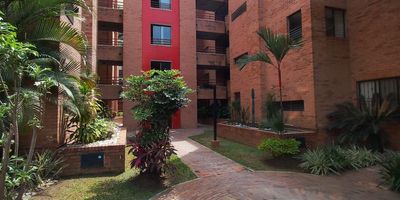 Características
Sala comedor, cocina integral, Cuarto de servicio, Zona de oficios, 2 habitaciones  con closeth, habitación principal con baño y closeth, Baño auxiliar y Zona de estudio. El apto cuenta con 2 parqueaderos privados un en superficie y otro en sótano. Cuenta con zonas comunes como piscina  para grandes y chicos, parque infantil grande, salon para eventos  sociales, Teatrino al aire libre y ascensor