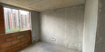 Rionegro el Porvenir, Apartamento con 2 alcobas familiares más estudio o 3 alcoba, salón comedor, 2 baños, cocina semintegral, en obra gris para terminar a su gusto. Zona de ropas, lleno de luz natural y rodeado de verde, con paqueadero privado. Unidad ubicada en la estratégica zona de El Porvenir Rionegro, lo que lo convierte en una excelente opción para aquellos que buscan un lugar tranquilo, campestre y con fácil acceso a servicios, transporte público y cicloruta. Cerca al Centro Comercial San Nicolás, hospitales, Mall Río del Este, patinódromo, supermercados y colegios, ideal para aquellos que buscan comodidad y accesibilidad. Unidad en proceso de terminación de obra.