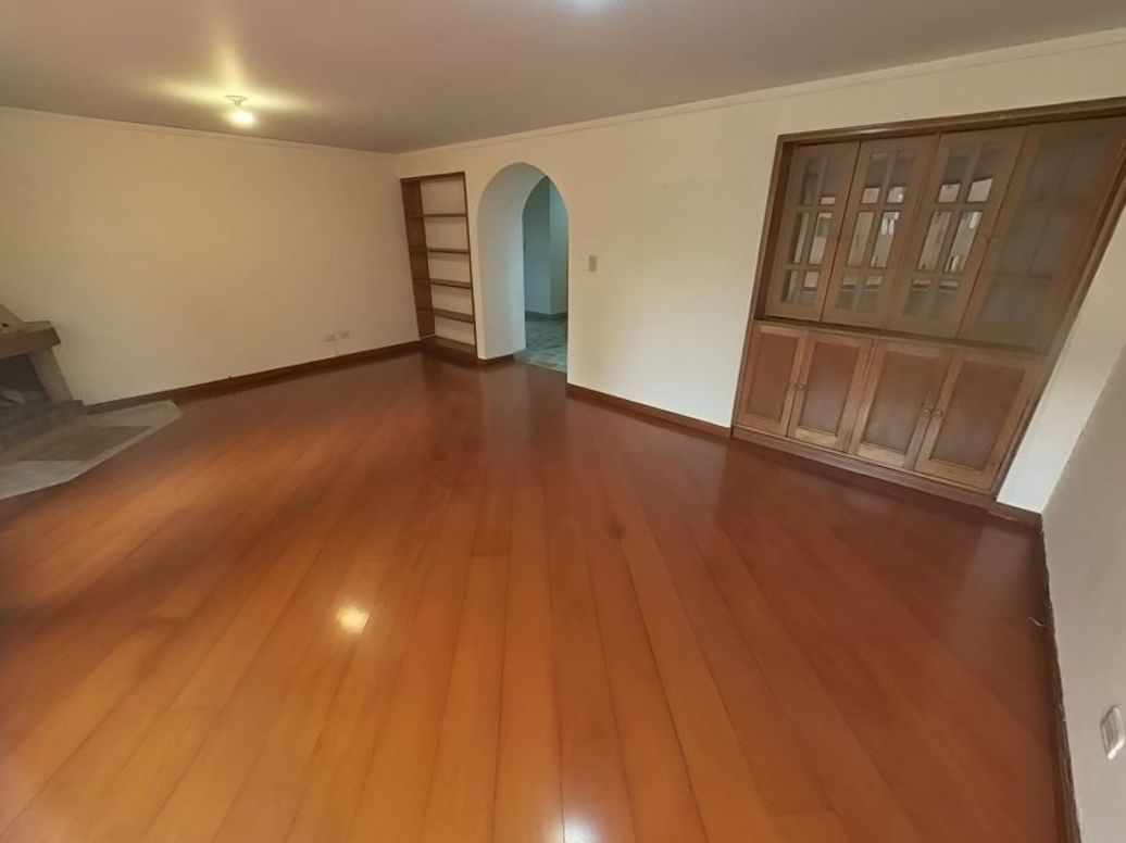Apartamento de 4 alcobas en venta en Rincon Del Chicó, Bogotá, 198 m² · foto 2 de 16