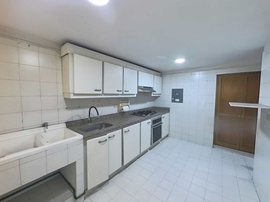 Apartamento de 4 alcobas en venta en Rincon Del Chicó, Bogotá, 198 m² · foto 3 de 16