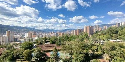 ¡Excelente oportunidad de vivienda! Se arrienda hermoso inmueble con ubicación privilegiada, a pocos pasos del supermercado La Vaquita, con fácil acceso a transporte público y vías principales Esta propiedad se destaca por ser muy iluminada y ventilada, brindando un ambiente cálido y acogedor en cada uno de sus espacios. Cuenta con full y modernos acabados, ideales para quienes buscan confort y estilo en su nuevo hogar. Ubicado en una unidad cerrada con portería 24 horas, ofrece seguridad y tranquilidad. ¡No dejes pasar esta excelente oportunidad de vivir en un lugar que lo tiene todo! Agenda tu visita hoy mismo.