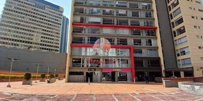 Se Arrienda Oficina en Piso 25 – Centro Internacional
Ubicada en el Centro Internacional, esta oficina en el piso 25 ofrece un ambiente ideal para el desarrollo de tu empresa. Cuenta con dos ambientes espaciosos, dos baños, depósito para almacenamiento y parqueadero privado. Su ubicación estratégica garantiza excelente conectividad y fácil acceso a todos los servicios del centro de la ciudad.
¡Una excelente oportunidad para establecer tu negocio en una de las zonas más emblemáticas de la ciudad!