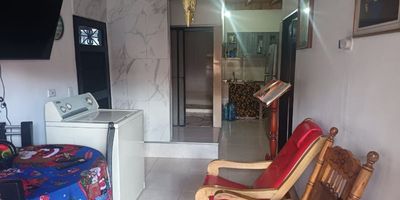 Este apartamento tiene 50.33 metros cuadrados; se encuentra ubicado en el sector San Pio, Itagüí (Ant); muy cerca del Centro Comercial Arrayanes, con fácil acceso a transporte y zonas comerciales.

Está dividido en tres habitaciones, un baño, cocina sencilla, sala comedor y balcón, ideal para quienes buscan comodidad y funcionalidad en una ubicación estratégica.
¡No dejes pasar esta oportunidad única! Contáctanos al 3012021300 para programar una visita y descubre