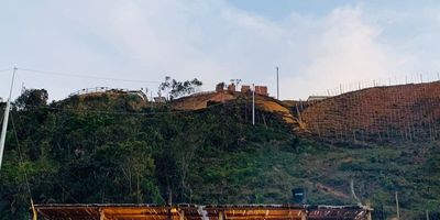 Camping,ubicado en San Vicente Ferrer vereda el Cantor en la entrada de san Ignacio con 3 cabañas en guadua,
Fogata, jacuzzi, asador, Cerca al río, zona campestre, muy tranquilo.