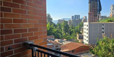 Venta de acogedor Apartamento en Sabaneta, sector La Doctora, Area 52 mts2, 2 alcobas con closet, 1 baño, cocina semi integral, sala comedor, balcon, zona de ropas.

Ubicado en Edificio con ascensor y citofono.

Cerca de la Iglesia San Felipe Apostol, colegios, universiades, supermercados y al transporte público.

Agenda tu cita para conocer este agradable apartamento!

 
