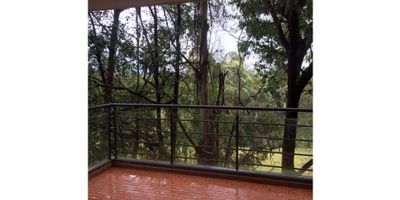 APARTAMENTO EN VENTA MARINILLA Área 72.57 m2,3 habitaciones y 2 baños, sala comedor, parqueadero y cuarto útil.

Ubicado en unidad cerrada con vigilancia 24hrs, zonas húmedas, salón de juegos, zona BBQ, zona de niños y gimnasio.

Cerca al Colegio Los Corazonistas y Club La Macarena, Universidad Católica de Oriente y vías principales.



 
