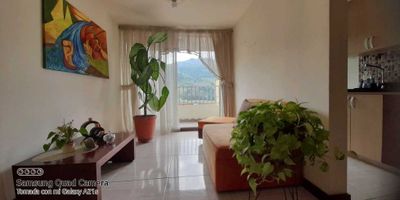 ? Vendo hermoso apartamento CON PARQUEADERO, BALCÓN Y VISTA EXTERIOR HACIA COPACABANA, ADEMÁS CALENTADOR, PISO EN ALTURA, en la zona de mayor valorización y mejor sector de Bello, Antioquia. Conjunto Residencial Poblado Niquia, ubicado muy cerca a la estación del Metro. Única e imperdible oportunidad para un buen vivir o una extraordinaria inversión.  ✔️ Piso 9 ✔️ Área privada de 66.5 m2 - ✔️Área construida: 66.5 m2  ✔️ Estrato 4 Preciosa vista. Parqueadero privado.  3 Alcobas, cada una con closet. Alcoba principal con baño. Sala – Comedor Barra Americana Cocina Integral Baño Social, Balcón de 4 metros cuadrados aproximados ✔️ Piso en Porcelanato, Baños con cabina en vidrio templado. Tres ascensores, cerca Almacén "D1", de igual forma en el primer piso Piscinas Gimnasio Sauna, Juegos Infantiles, Cancha sintética, vóleibol de playa, Salón Social, Vigilancia privada las 24 horas.  
