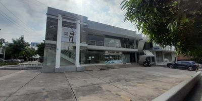 Local en arriendo ubicado en una zona privilegiada cerca estadio Romelio Martinez, con 35 metros cuadrados ideales para dar vida a tu negocio u oficina. Con un baño disponible, este espacio ofrece comodidad y funcionalidad a un precio accesible, cerca de rutas de transporte, zona comercial. ¡Haz de este local el escenario perfecto para alcanzar tus metas comerciales! Contáctanos para más información y agenda una visita. 321 8521992...