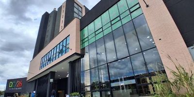 Te presentamos este excelente apartaestudio ubicado en el barrio modelia para estrenar con acabados de lujo, una zona de alta valorización en Bogotá. Con 30 m² construidos, esta propiedad cuenta con espacio abierto tipo loft, 1 baño, comedor, cocina y zona de ropas, parqueaderos comunales, ideal para quienes buscan confort y funcionalidad.

Disfruta de un entorno residencial tranquilo, con cercanía al centro comercial Dorado Plaza, Plaza Claro, Aeropuesto, hospitales, parques, colegios, y con acceso rápido a importantes vías como Avenida el Dorado, Avenida Cali, Avenida Esperanza y Avenida Boyacá, adicional la facilidad del transporte público.

Con nosotros disfrutas de un proceso fácil, ágil y seguro. Nuestro equipo te acompaña desde el primer contacto hasta la firma del contrato, con atención personalizada y herramientas digitales que simplifican cada paso.

Contáctanos para más información o para agendar una visita. ¡Estamos listos para ayudarte a encontrar el lugar que estás buscando!
