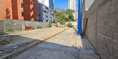 Descubre este exclusivo lote de 800 metros cuadrados en una ubicación privilegiada. Este terreno ofrece infinitas posibilidades para construir la casa de tus sueños. Rodeado de naturaleza y tranquilidad, es el lugar perfecto para crear un hogar único y especial. No pierdas la oportunidad de adquirir este tesoro inmobiliario y comienza a construir la vida que siempre has deseado. ¡Contáctanos para más información!
cuenta con bahía externa de parqueadero