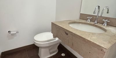 Cocina Integral
Balcón
Cuarto ÚtiL
Zona Ropas
Turco
Ascensor
Juegos
Portería
Piscina
Salón Social
Sauna
Zonas Verdes
Gimnasio
Alcobas 3
Baños 3
Closets 2
Vestier 1
Parqueadero Cubierto 1
Tipo De Piso Cerámica
Horas Portería 24 HORAS
Parqueadero De Visitantes
Placa Polideportiva
CD 38938