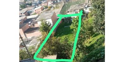 Lote de 800 m2 en Villamaría, Caldas

Oportunidad para inversionistas que buscan un terreno con alto potencial. Este lote de 800 m2 ofrece una configuración regular y servicios públicos canalizados por el lindero. Ideal para proyectar un edificio multifamiliar.

Descripción de la propiedad

El terreno de 800 m2 se encuentra listo para construir gracias a la canalización de agua, electricidad y gas domiciliario a lo largo de su límite. Su superficie plana facilita el diseño y la ejecución de proyectos de mediana o gran escala en estrato 2.

Descripción del entorno y acceso

Ubicado a cinco cuadras del parque principal de Villamaría, cuenta con acceso pavimentado y se integra a una zona residencial tranquila. La cercanía a vías principales y servicios básicos potencia su rentabilidad y facilidad de operación.

Contáctanos

Escríbenos por WhatsApp para recibir más detalles y agendar una visita al lote. En Inmobiliaria Castro Rosero te asesoramos para optimizar tu inversión.


 
