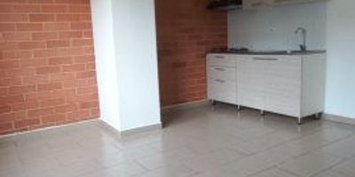 Este apartaestudio de 40 metros cuadrados; se encuentra ubicado en el sector María Auxiliadora parte baja, Sabaneta (Ant); cerca del CES, supermercados, iglesias y el centro comercial Mayorca.
Está dividido en una habitación con clóset, un baño, sala comedor, cocina semi integral, zona de ropas y ventanal.
Observaciones: En piso 4 sin ascensor 
¡No dejes pasar esta oportunidad única! ¡Contáctanos al 3012021300 para programar una visita y descubre más sobre esta increíble propiedad!