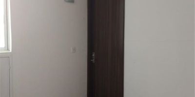 Te presentamos confortable apartamento  ubicado en el sector de Ciudad del Mar, un lugar estratégico de la ciudad gracias a su alto flujo peatonal y vehicular,  cuenta con sala, comedor, baño social, estudio, 2 alcobas, estudio , 2 baños, cocina, zona de labores y garaje cubierto. Con un adelanto de obra del 80%, hace falta acabados de obra blanca. Cerca podrás encontrar centros comerciales, parques, zonas gastronómicas, bares, restaurantes, clínicas, no esperes más y anímate a encontrar con nosotros tu lugar ideal. Contáctanos y déjanos tener el privilegio de atenderte. 