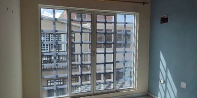 Descubre este encantador apartamento ubicado en una de las zonas más exclusivas de la ciudad. Con 2 habitaciones y 2 baños, este inmueble de 60 metros cuadrados ofrece un ambiente acogedor y funcional para tu comodidad. Su diseño moderno y elegante te brinda la oportunidad de disfrutar de espacios bien distribuidos y llenos de luz natural. Además, su ubicación estratégica te permite acceder fácilmente a servicios, comercios y áreas verdes. No pierdas la oportunidad de hacer de este lugar tu nuevo hogar. Contáctame para más información: Carlos Andres Rojas, número 3183964170.