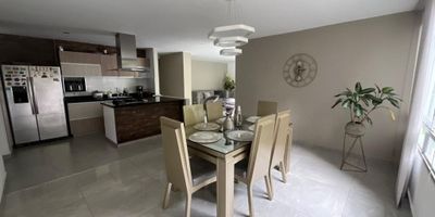 Descubre esta impresionante Apartamentos  con 4 habitaciones y 5 baños en , con 300 metros cuadrados de elegancia y comodidad. Sus amplios espacios te invitan a disfrutar de momentos inolvidables en familia. Con 2 parqueaderos para tu conveniencia. Vive la vida que mereces en este exclusivo hogar. ¡No dejes pasar esta oportunidad única! Contacto 320-579-26-94