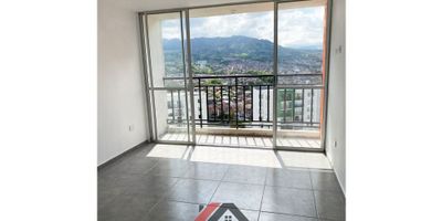 Apartamento en Venta – Dosquebradas

Ubicado en conjunto cerrado


 Área privada: ( 55 metros cuadrados)
 Estrato: 4
 Administración: $170.000


Impuestos y servicios al día

Este acogedor apartamento en altura ofrece una excelente distribución, iluminación natural y una vista espectacular al Alto del Toro. Ideal para quienes buscan tranquilidad, seguridad y fácil acceso en Dosquebradas.

?️ Distribución interior:


 
 3 habitaciones con clóset
 
 
 2 baños
 
 
 Sala comedor
 
 
 Cocina
 
 
 Hall
 
 
 Zona de ropas
 


? Zonas sociales del conjunto:
? Piscina
? Canchas deportivas
? Senderos peatonales
? Vista panorámica a la montaña
? Dos accesos vehiculares:


 
 Av. Rapida de Dosquebradas
 
 
 Por Variante La Romelia – El Pollo
 


✨ Vive en un entorno rodeado de naturaleza, con fácil conexión vial y todas las comodidades para ti y tu familia.

