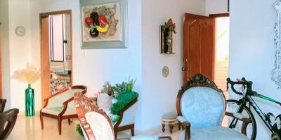 Descubre la elegancia y comodidad en este apartamento de 3 habitaciones y 2 baños, con 106 metros cuadrados de espacio para disfrutar en cada rincón. Con una ubicación privilegiada y un diseño moderno, este hogar te brinda la tranquilidad que buscas. Además, cuenta con 1 parqueadero para tu conveniencia. ¡Vive la experiencia de un estilo de vida único en este lugar que pronto podrás llamar hogar!