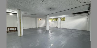 Se arrienda amplia bodega de 320 m, en el Sector de Niquia, es un segundo piso de una edificio, cuenta con balcon y bano. Ubicacion estrategica a pocos minutos de la estacion Niquia, CC Puerta del Norte y Exito. 