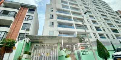 Este hermoso apartamento Â Duplex se encuentra ubicado en Norte de la ciudad de Cali, con un ÃÂ¡rea total de 126 metros cuadrados, tanto de terreno como de construcciÃÂ³n y privada, ofrece un amplio espacio para tu comodidad y la de tu familia. Este inmueble cuenta con 3 habitaciones, lo que te permitirÃÂ¡ disfrutar de tu privacidad y comodidad.HabitaciÃÂ³n principal con aire acondicionado Si te encanta disfrutar del aire fresco y la vista hacia las montaÃÂ±as, en el cual podrÃÂ¡s relajarte y disfrutar una hermosa visual.la cocina estilo americano con su barra te permitirÃÂ¡ compartir con tus seres queridos mientras cocinas. Para tu comodidad, el apartamento cuenta con calentador, TambiÃn podrÃÂ¡s contar con amplios clÃÂ³sets para organizar tus pertenencias y una cocina equipada con todo lo necesario para tus alimentos. Tiene 2 parquederos y depÃÂ³sitoÂ El servicio de electricidad, gas domiciliario y doble ventana te permitirÃÂ¡n un ahorro en tus facturas. En cuanto a las caracterÃÂ­sticas externas, el apartamento cuenta con un ÃÂ¡rea social donde podrÃÂ¡s reunirte con amigos y familiares, Â un gimnasio donde podrÃÂ¡s mantenerte en forma sin salir de casa. AdemÃÂ¡s, podrÃÂ¡s disfrutar del turco para relajarte.Â No esperes mÃÂ¡s y haz de este apartamento tu nuevo hogar en la ciudad de Cali. ÃÂ¡ContÃÂ¡ctanos hoy mismo y conoce mÃÂ¡s sobre esta increÃÂ­ble propiedad!
