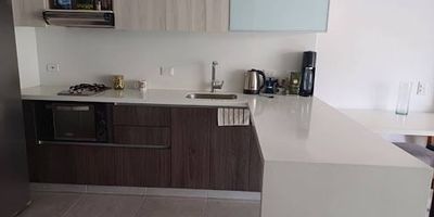 Apartamento Amoblado en Arriendo. Comodidades Cocina integral con Gas, 1 Closet, 1 baño cabinado, sala comedor, comedor en barra, 1 balcón, Zona de Ropas.Unidad completa con zona de juegos, Salón de Yoga, Gimnasio, piscina, salón social, juegos.Canon de Arrendamiento $4200.000 sin amoblar 3'500.000 Cercano al CC Premium plaza, Metro estación iindustriales, Museo de Arte moderno.contacto Jhovan Posada 3013959118