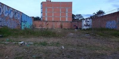 Lote en arriendo – San Antonio de Pereira.
Se arrienda lote con uso comercial y de servicios, estratégicamente ubicado en el corazón de San Antonio de Pereira, en una zona altamente transitada y de gran proyección comercial.
El lote tiene un área total de 420 metros cuadrados y cuenta con acometidas listas para servicios públicos.
Canon de arrendamiento: $7.000.000 mensuales.
Ideal para desarrollo de proyectos comerciales, gastronómicos o de servicios.