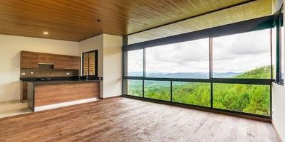 Hermosos Apartamento para ARRENDAR en El Retiro, sector Sierra Grande, situado en lugar con fácil acceso. El conjunto residencial está situado en una reserva natural, con excelente zonas verdes, un lugar tranquilo con senderos y cascada. El apartamento tiene hermosa vista panorámica, acabados en madera natural, las habitaciones y la zona social tienen buen espacio, la zona de ropas es independiente, cuenta con excelente iluminación y ventilación natural.