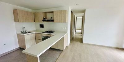  APARTAMENTO PARA EL ARRENDAMIENTO EN EL SECTOR DE EXPOFERIAS,  Inmobiliaria Giraldo Castaño tiene le gusto de ofrecerte hermoso apartamento muy iluminado, cuenta con  3 habitaciones, principal con baño privado, baño social con ducha, sala comedor, cocina integral con barra americana zona de ropas , balcón, portería 24 hrs, Administración incluida, además el conjunto cuenta con  amplias zonas verdes, salón de invierno con chimenea, cancha de fútbol sintética, salón de juegos de mesa, lectura y música, sendero ecológico, piscina climatizada, amplio parqueadero para visitantes, vigilancia permanente. Contáctanos 3104008161 