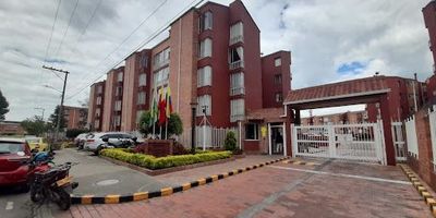 ESPECTACULAR apartamento en BOLIVIA REAL, con portería, CCTV, cuarto piso SIN ASCENSOR vista interior, INCLUYE ADMINISTRACION con una ubicación ideal para disfrutar con la familia,PARQUEADERO PROPIO DESCUBIERTO, cerca de iglesias, bancos, parques y canchas múltiples. Cuenta con gran iluminación natural, cocina Integral a gas, tiene una sala comedor dondepodrá apreciar los amaneceres de la ciudad. Posee una excelente distribución con tres alcobas con closet, 2 baños, con excelentes acabados. Conjunto con parque infantil y zonas verdes. Cualquier información adicional contáctenos al número 3114955765 o al correo electrónico marina.bernalinmobiliariabogota.com El equipo de Inmobiliaria Bogotá está comprometido a brindar una experiencia de vida excepcional para nuestros clientes desde el momento en que se unen a nuestra comunidad. 