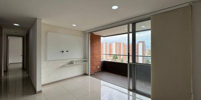 Apartamento sin amoblar en arriendo (En muy buen estado). Ubicado en Medellin, Sector Guayabalia, con excelentes rutas de transporte. Unidad cerrada con seguridad 24/7, ascensor y shut de basura. Zonas comunes: gimnasio, cancha sintética, zona para mascotas, parque infantil, salón social y zonas verdes.