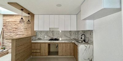 CASA PARA ESTRENAR EN VENTA PALMIRA VALLE.
BARRIO RINCÓN DEL BOSQUE

DOS PISOS  y TERRAZA, UNIFAMILIAR 
FULL ACABADOS MODERNOS

Precio venta  $430.000.000 COP

Características 
Estrato 4
1er piso 
Ante jardín enchapado 
Garaje externo 1 vehículo 
Sala Comedor  Cocina integral 
Baño social completo 
Patio interior 
2do piso.
3 Habitaciones, la principal con Clóset  Walking y baño privado 
1 baño para habitaciones.
Estudio
Baño auxiliar completo 
Piso porcelanato 
Terraza enchapada con 
Zona lavado
Información 31.5.331.95.92 