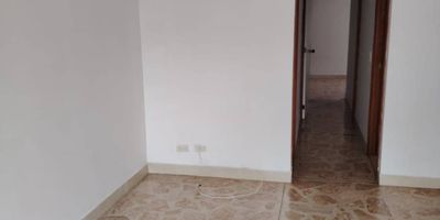 Apartamento sin amoblar en arriendo (En muy buen estado). Ubicado en Laureles, Sector La Castellana, con excelentes rutas de transporte, Cerca de la parroquia Santa Gema y la Corporacion Universitaria Adventista. Edifico con seguridad 24/7, ascensor y shut de basura.