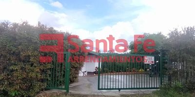 LA PROPIEDAD CUENTA CON SALA COMEDOR, 2 CLOSET, 2 COCINAS 1 SEMI INTEGRAL, 1 INTEGRAL, ESTUFA A GAS, GAS POR PIPETA, ANTEJARDÍN, PATIO CUBIERTO, DUCHA ELECTRICA, 2 BALCONES, PIISO EN CERAMICA, 2 NIVELES, INMUEBLE SUJETO A VERIFICACION DE DISPONIBILIDAD