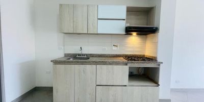 APARTAMENTO TERCER PISO EN VENTA EN LA CEJA (sector Terminal de transporte) 
$280.000.000
 Edificio con ascensor.
 Area: 62 mts².
 Estrato: 3.
️ 2 Habitaciones con closet, la principal con baño
️ Sala - Comedor
Patio de ropas 
Baño social.
Cocina integral
 Balcón amplio.
Más info ☎️3015420632.