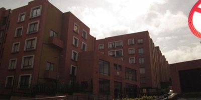 Se vende apartamento en el barrio Suba Calatrava Rincón, ubicado por la 128 D con 86 B, cuenta con 3 habitaciones, una de las habitaciones cuenta con closet, 1 baño, sala y  comedor un solo ambiente, piso en cerámica, cocina a gas, tiene vista exterior, salón comunal, zona de niños.