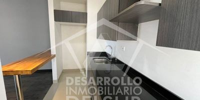 Oficina en arriendo, 3 cubículos, 4 oficinas divididas, 1 baño cabinado , 1 baño sencillo, cocina semi integral, piso en madera, 5 parqueaderos.
Edificio con terraza pública, parqueaderos visitantes, baños públicos.
Sector residencial y comercial, rutas de transporte, Dominos pizza , avenida  las palmas, transversales.
Web: Desarrollo Inmobiliario del SurCelular: 3156901885